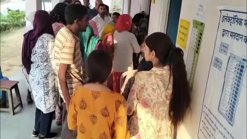 सांगानेर: जोबनेर पंचायत समिति की 28 ग्राम पंचायतों में 232 सरपंच प्रत्याशी मैदान में, मतदान केंद्रों पर उमड़ा मतदाताओं का सैलाब