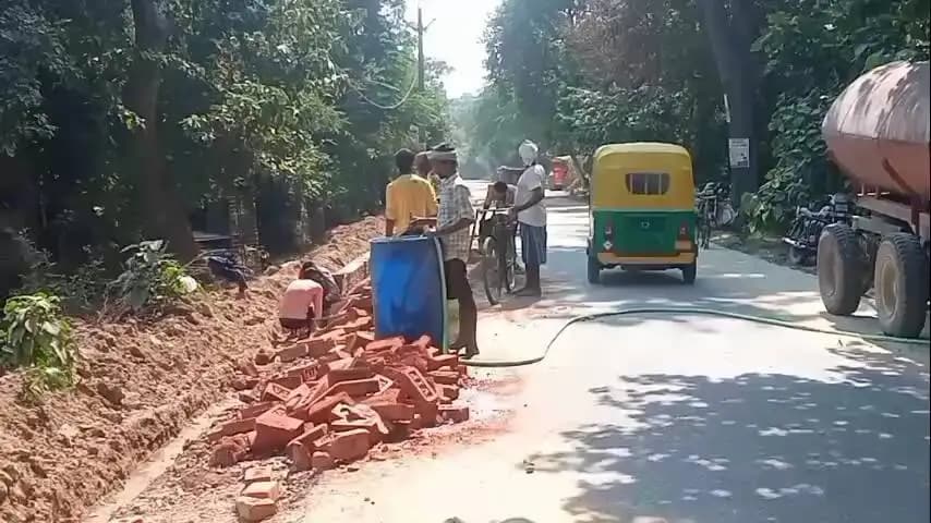 बांसडीह: बघौता से नरायनपुर जाने वाले मार्ग के चौड़ीकरण के कार्य से क्षेत्रीय लोगों में हर्ष