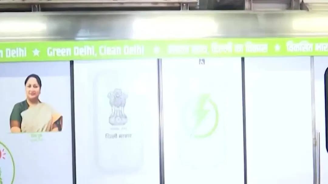 नजफगढ़: दिल्ली मेट्रो में विवादित पोस्टर लगाने पर पुलिस ने अज्ञात लोगों पर प्राथमिकी दर्ज की