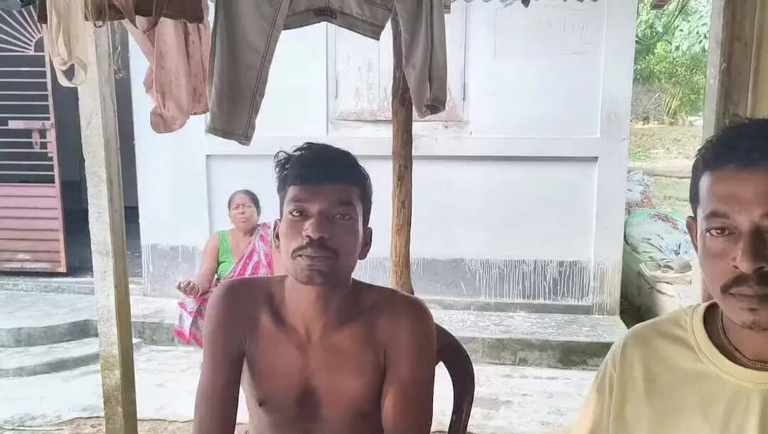 সাব্রুম: হরিনায় দুর্ঘটনায় আহত প্রিয়তম সরকারকে দেখতে গেলেন সিপিআই(এম) নেতৃত্ব