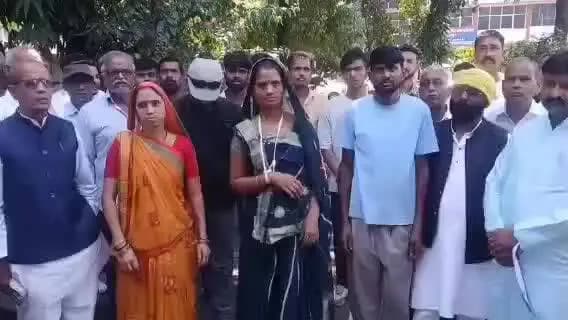 जबलपुर: बरेला के ग्राम बमहनी में खूनी संघर्ष, आरोपियों की गिरफ्तारी की मांग को लेकर एसपी को दिया ज्ञापन