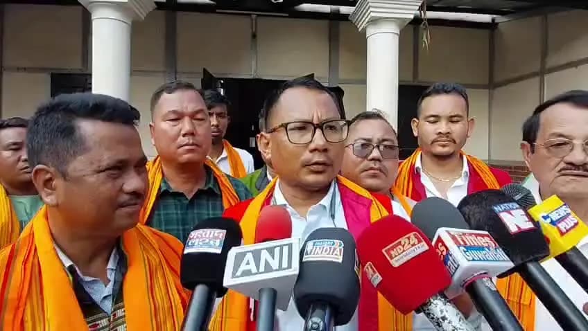 মৰিগাঁও: মধ্য অসমত শীৰ্ঘেই আত্মপ্ৰকাশ কৰিব নতুন ৰাজনৈতিক দলে; নেতৃত্বত তিৱা ছাত্ৰ সন্থা আৰু জাতীয় সংগঠন গান্ধী ভৱনত মন্তব্য