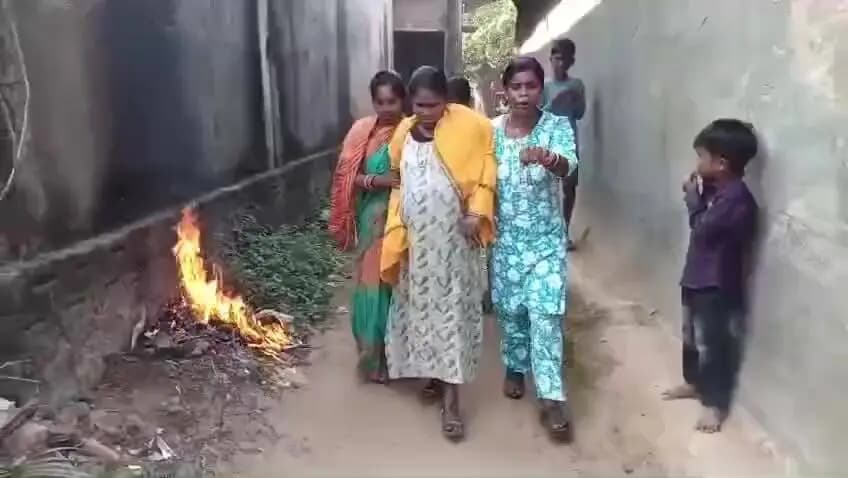 ସୋନପୁର: ବାଙ୍କବିଜା ଗ୍ରାମର ରାସ୍ତା ଅଣଓସାରିଆ ଯଗୁଁ ଗାଁ ଭିତରକୁ ଯାଇପାରୁନି ଆମ୍ବୁଲାନ୍ସ, ପ୍ରଶାସନ ଉପରେ ଗର୍ଜିଲେ ମହିଳା