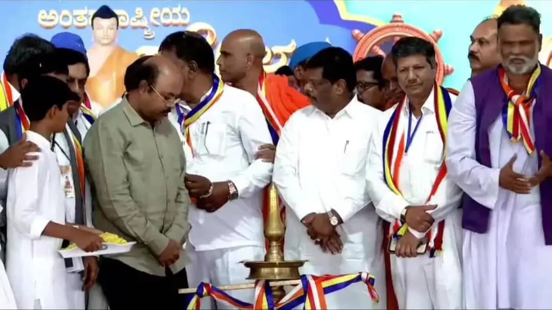 ಚಾಮರಾಜನಗರ: ನಗರದಲ್ಲಿ ಅಂತರರಾಷ್ಟ್ರೀಯ ಬೌದ್ಧ ಸಮ್ಮೇಳನ ಉದ್ಘಾಟಿಸಿದ ಸಚಿವ ಯತೀಂದ್ರ ಸಿದ್ದರಾಮಯ್ಯ