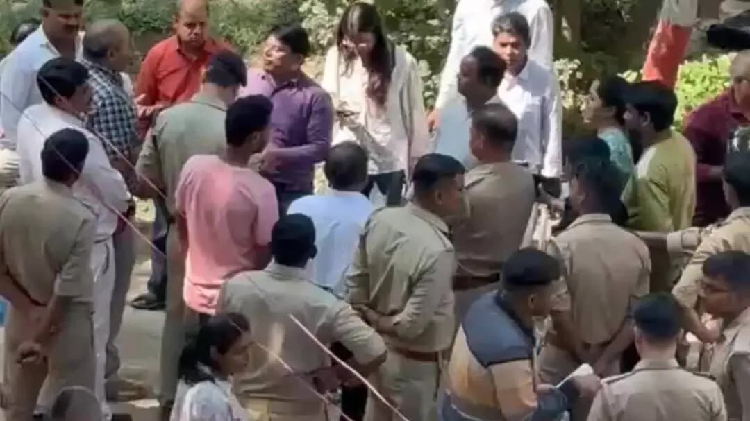सोरांव: थरवई इलाके में परीक्षार्थियों के बैग में लगी आग, मची अफरा-तफरी