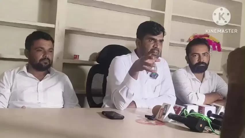 नोहर: नोहर पंचायत चुनाव को लेकर माकपा नेता मंगेज चौधरी ने भाजपा और कांग्रेस को आड़े हाथ लिया