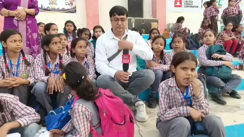 फुटबॉल लीग शुरू होने पर एमसीडी स्कूल के बच्चों ने जताई,कहा दूसरे खेल की भी हो प्रतियोगिता