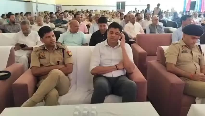 कोल: राष्ट्रीय साइबर सुरक्षा जागरूकता माह के अंतर्गत पुलिस ने हबीब गार्डन पर साइबर जागरूकता कार्यक्रम का आयोजन किया