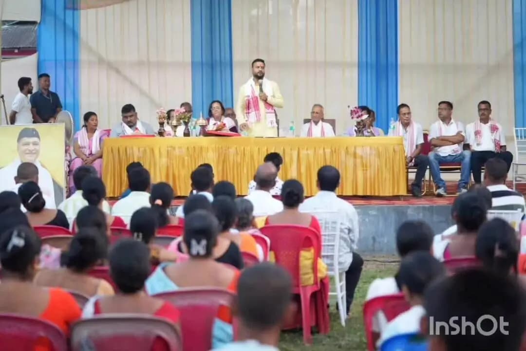 পলাশবাৰী: তালুকদ্বাৰপাৰাবাসী ৰাইজৰ তৰফৰ পৰা সম্বৰ্ধনা বিধায়ক হিমাংশু শেখৰ বৈশ্যক