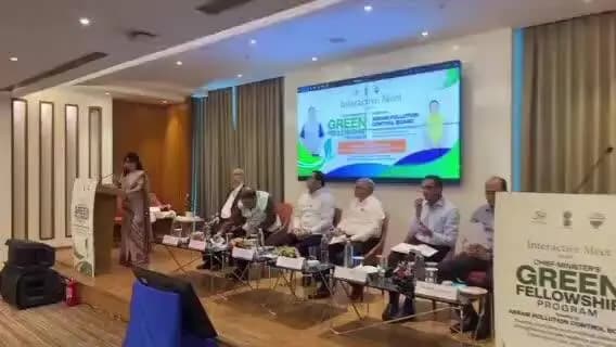 দিছপুৰ: প্ৰদূষণ নিয়ন্ত্ৰণ বৰ্ডৰ উদ্যোগত অনুষ্ঠিত গ্ৰীণ ফেল’শ্বিপ অনুষ্ঠানত NRLত উপস্থিত মন্ত্ৰী জয়ন্ত মল্ল বৰুৱা
