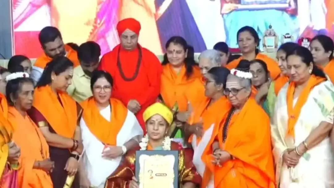 ಬಸವಕಲ್ಯಾಣ: ನಗರದಲ್ಲಿ ನಡೆದ ಕಲ್ಯಾಣ ಪರ್ವದಲ್ಲಿ ಗೀತಾ ಖಂಡ್ರೆಗೆ ದಾಸೋಹ ರತ್ನ ಪ್ರಶಸ್ತಿ ಪ್ರದಾನ