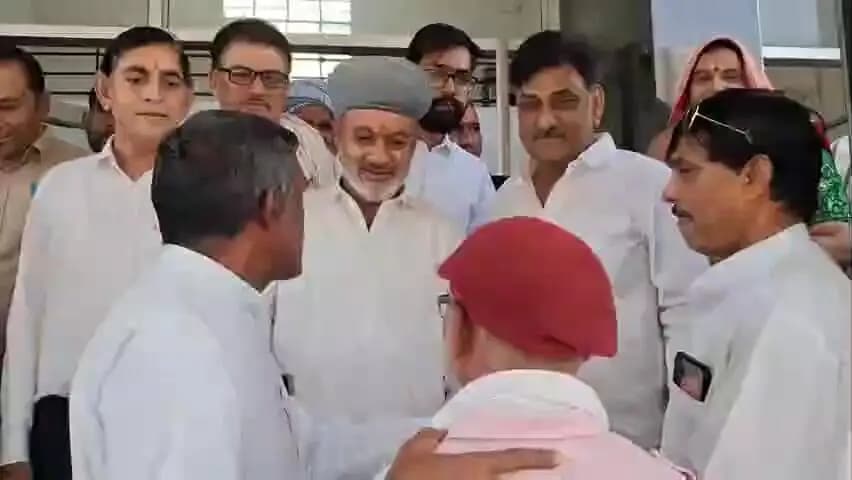 चूरू: जिला परिषद चुनाव में नेताओं की साख दांव पर, कहीं बेटा तो कहीं पत्नी मांग रही हैं वोट