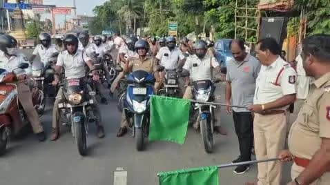 கடலூர்: மஞ்சு குப்பத்தில் போக்குவரத்து காவல்துறை சார்பாக தலைக்கவச விழிப்புணர்வு பேரணி நடைபெற்றது