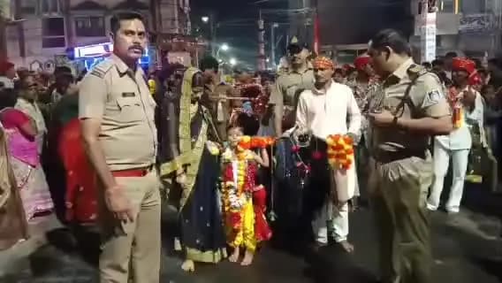 जबलपुर: चार खंबा में मां बूढ़ी खेरमाई का ऐतिहासिक जवारा जुलूस, ढोल-नगाड़ों की गूंज के साथ उमड़ी हजारों श्रद्धालुओं की भीड़