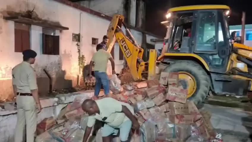 जोकीहाट: जोकीहाट थाने में हजारों लीटर शराब को किया गया नष्ट
