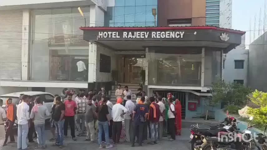गोपालगंज: बंजारी रोड स्थित होटल राजीव रीजेंसी में रेस्टोरेंट कैप्टन की चाकू मारकर हत्या, पुलिस जांच में जुटी