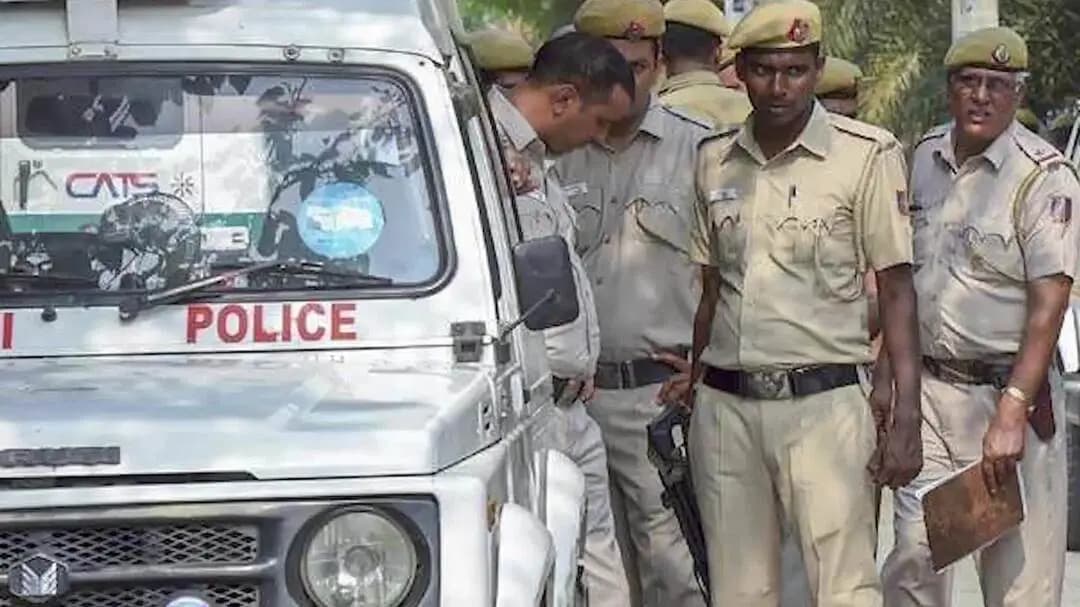 ओखला में अतिक्रमण हटाने गए सिपाही पर ईंट से हमला