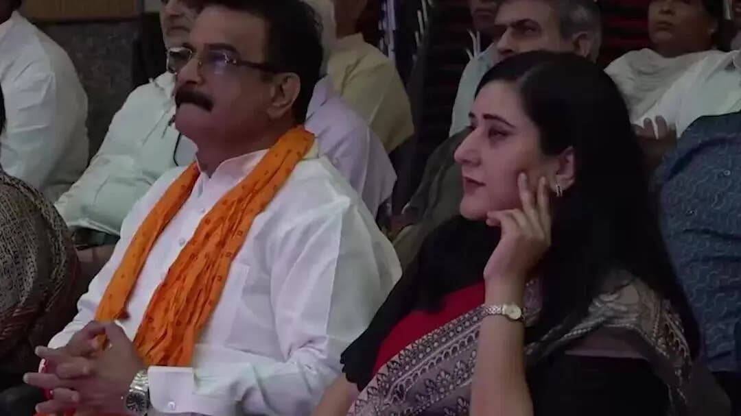बीजेपी सांसद बांसुरी स्वराज ने पीएम नरेंद्र मोदी के 'मन की बात' कार्यक्रम का 139वां एपिसोड सुना