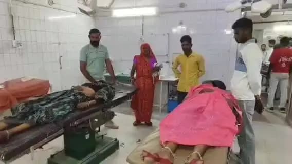 महोबा: खरेला क्षेत्र में मुंडन संस्कार से लौट रहे परिवार पर टूटा कहर, ट्रैक्टर की टक्कर से मां-पुत्र समेत तीन की हुई मौत