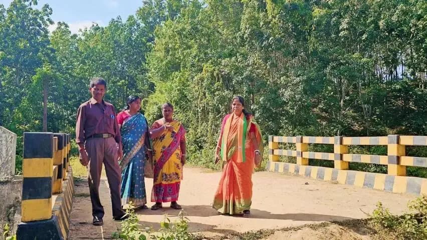 কমলপুর: সুরমা কেন্দ্রের অধীনে মরাছড়া এলাকার একটি ব্রিজের কাজ পরিদর্শন করতে যান এলাকার বিধায়িকা