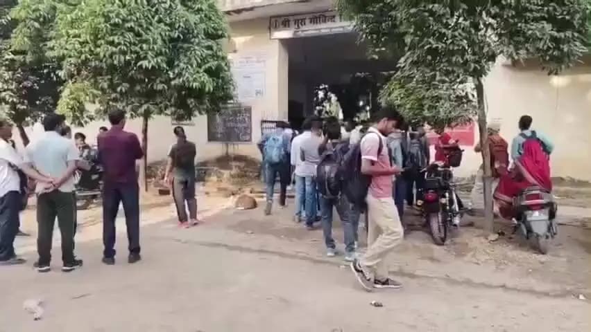 बरेली: बरेली में PET परीक्षा में दोनों पालियों में 6,653 अभ्यर्थी रहे अनुपस्थित, DM ने केंद्रों का किया निरीक्षण