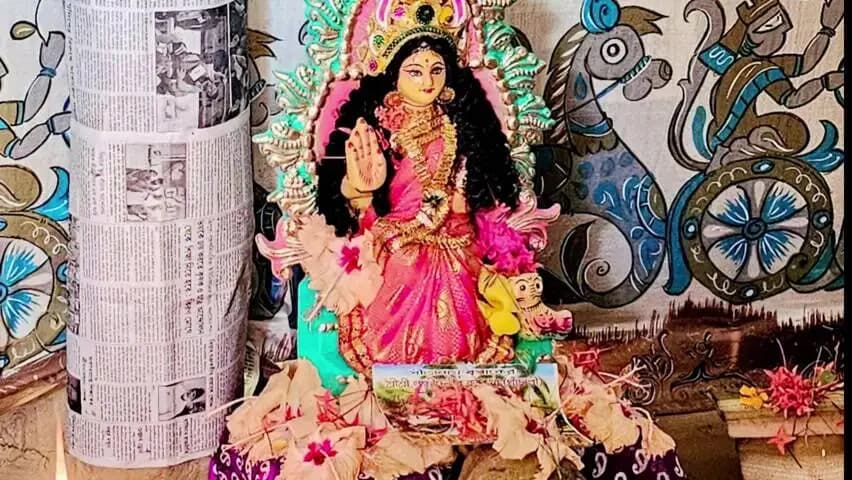 কমলপুর: সুরমা এলাকায় এক বাড়িতে লক্ষ্মী পূজায় অংশগ্রহণ করেন এলাকার বিদায়িকা