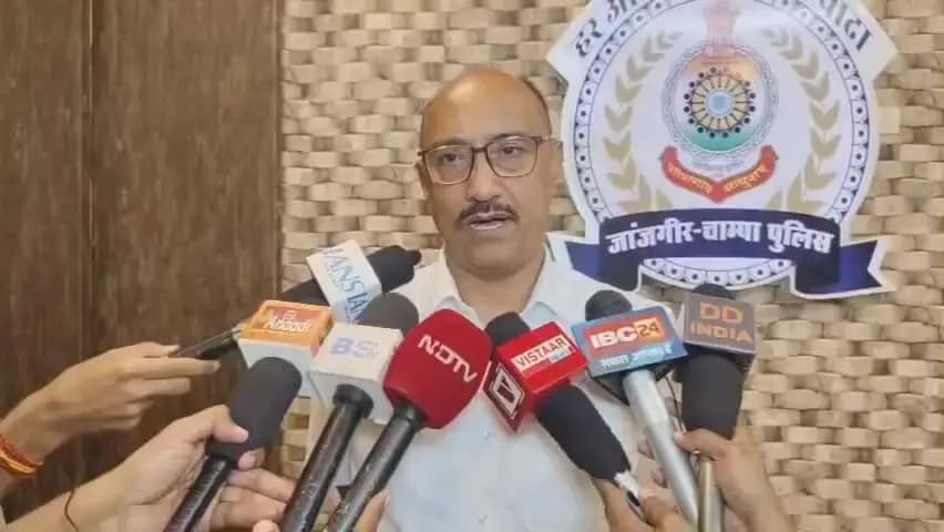 नवागढ़: शिवरीनारायण के अभिलाषा ज्वेलर्स दुकान के संचालक को नोटिस जारी करने की बात कही SP विजय पांडेय ने, सुहागा देने का मामला
