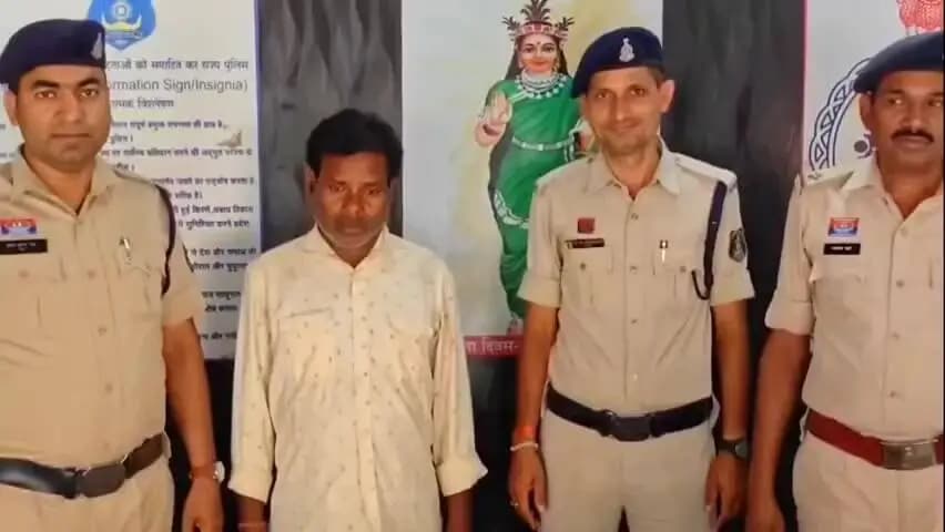 नवागढ़: शिवरीनारायण पुलिस ने 8 वर्षीय मासूम बच्ची के साथ दुष्कर्म करने वाले आरोपी को किया गिरफ्तार, पॉक्सो एक्ट के तहत कार्रवाई