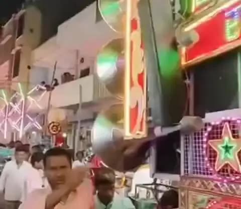 मछलीशहर: मुंगरा बादशाहपुर में दो दिवसीय भारत मिलाप के पहले दिन शोभायात्रा निकाली गई