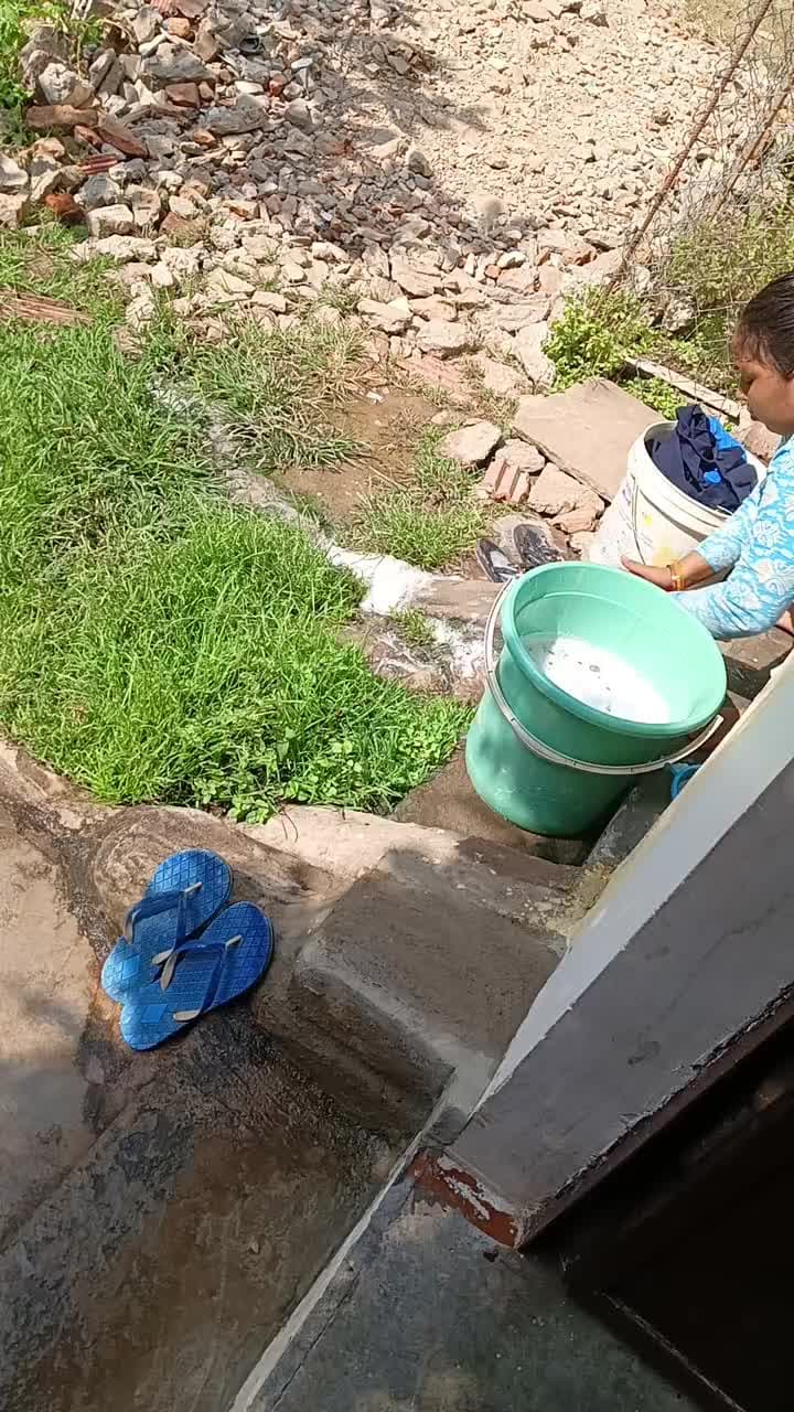 letrin latrin bathroom hote hue bhi muhavre mein nahati dhoti Hai bathroom Karti Hai jalan ke mare