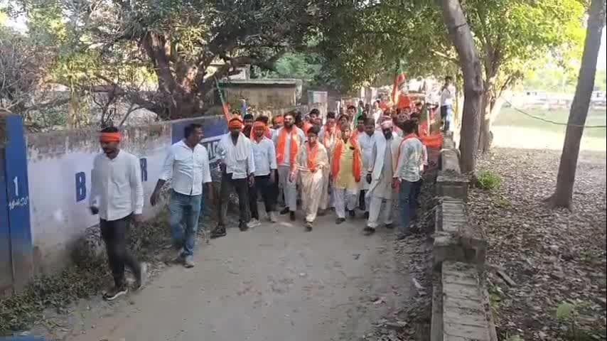 बैरिया: जेपी की जन्म भूमि जयप्रकाश नगर से विजया लक्ष्मी सिंह की जन आशीर्वाद पदयात्रा शुरू, समर्थकों की उमड़ी भीड़
