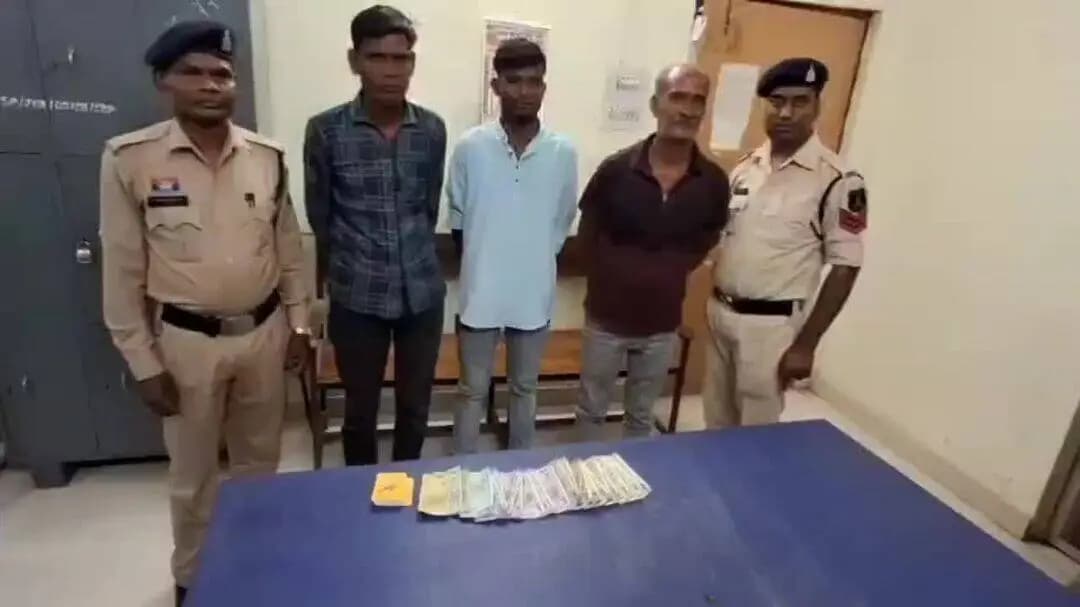 पामगढ़: मुलमुला पुलिस ने जुआ खेलने वाले 3 जुआरियों को बरछा से किया गिरफ्तार, जुआ एक्ट के तहत की कार्रवाई