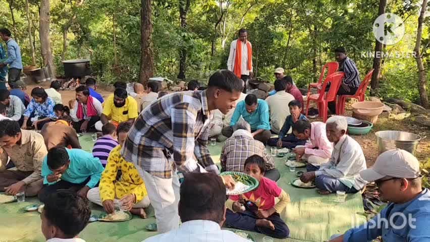 कोरबा: कोरबा में नन्हे हाथी की छठी, सात गांवों के ग्रामीणों ने मांदर-मंजीरे की थाप पर करमा नृत्य के साथ मनाया जश्न