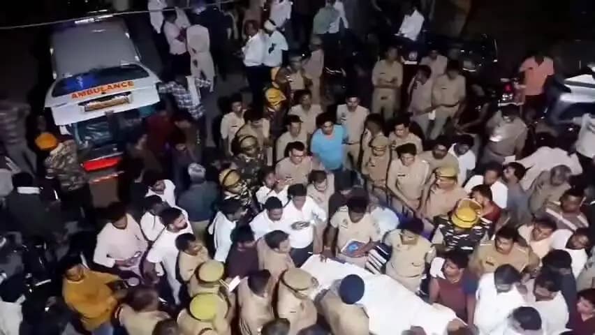शिकोहाबाद: कार ने 15 लोगों को रौंदा, 5 की मौत, विधायक और अफसरों ने घायलों से की मुलाकात