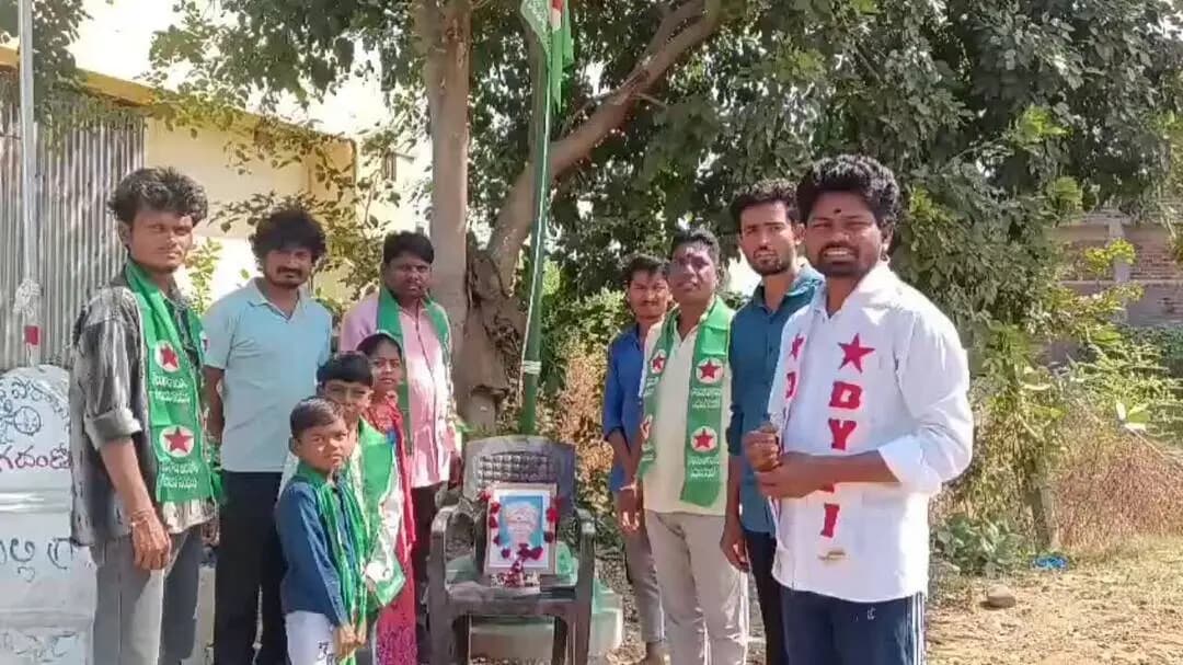 కాగజ్నగర్: చిన్న రాస్పెల్లి గ్రామంలో కొమురం భీమ్ వర్ధంతి వేడుకలు