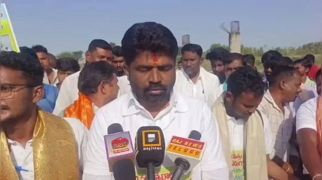 అసిఫాబాద్: రెండు దశాబ్దాలుగా గుండి వంతెన కోసం ఎదురుచూపులే: గ్రామ సర్పంచ్ రవీందర్