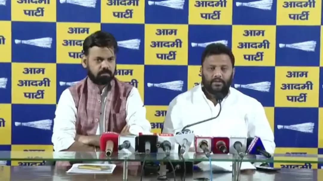 यमुना विहार: कृष्णा नगर के सरकारी स्कूल में छात्रा के सुसाइड पर आप विधायक कुलदीप कुमार ने भाजपा सरकार को घेरा