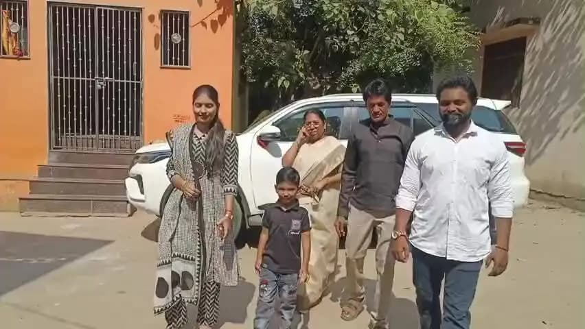 बुरहानपुर नगर: पोते ने पूरा किया दो पीढ़ियों का सपना, गरबा महोत्सव में खुली 53 लाख की फॉर्च्यूनर कार