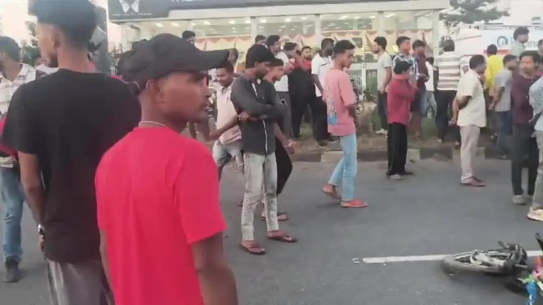 गोविंदपुर: गोबिंदपुर थाना क्षेत्र के देवली के समीप दर्दनाक सड़क दुर्घटना, बेकाबू टेलर की चपेट में आने से एक व्यक्ति की मौत