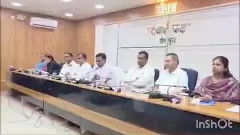 शेखपुरा: सड़क सुरक्षा समिति की बैठक में डीएम ने शहर से अतिक्रमण हटाने और जर्जर सड़कों की मरम्मत का निर्देश दिया