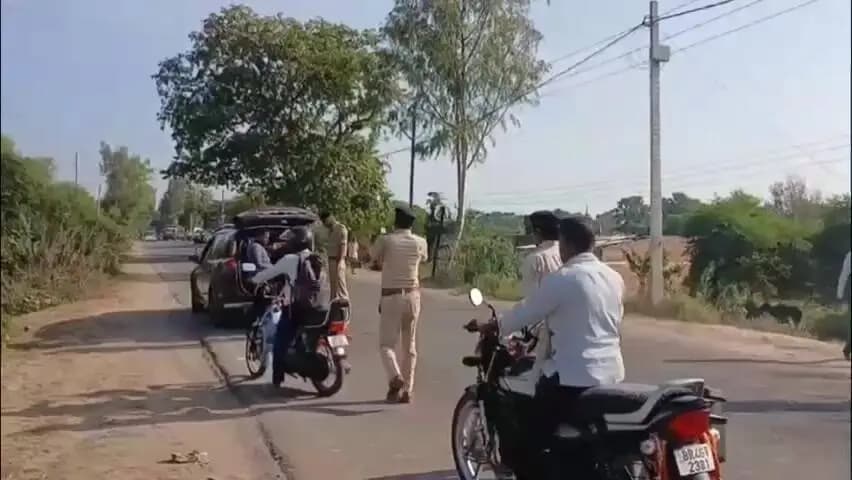 चेवाड़ा: चेवाड़ा थाना के समीप वाहन जांच अभियान, चार हजार रुपये जुर्माना वसूला