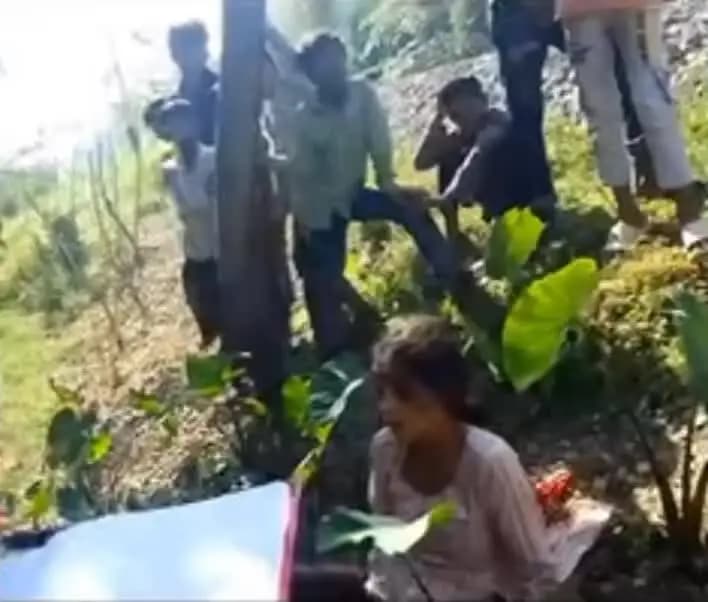 चिल्हिया रेलवे स्टेशन के पूरब रेलवे फाटक के पास चलती ट्रेन से गिरी एक महिला