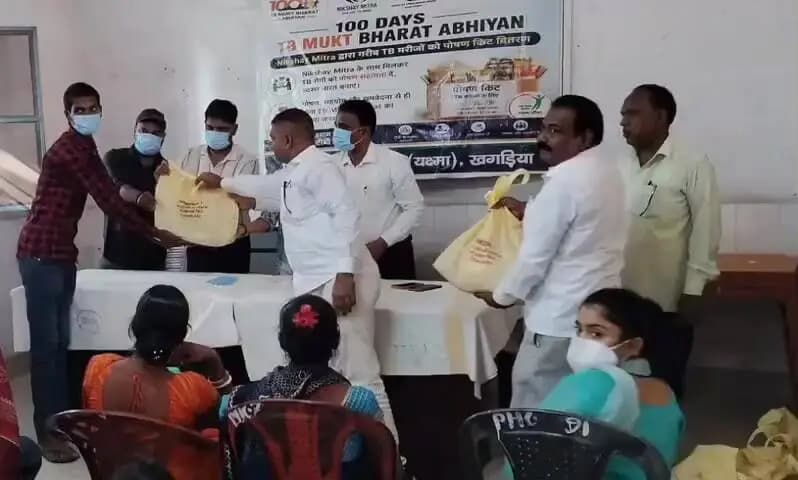 परबत्ता: परबत्ता में टीबी मरीजों के बीच प्रोटीनयुक्त फूड पैकेट वितरित