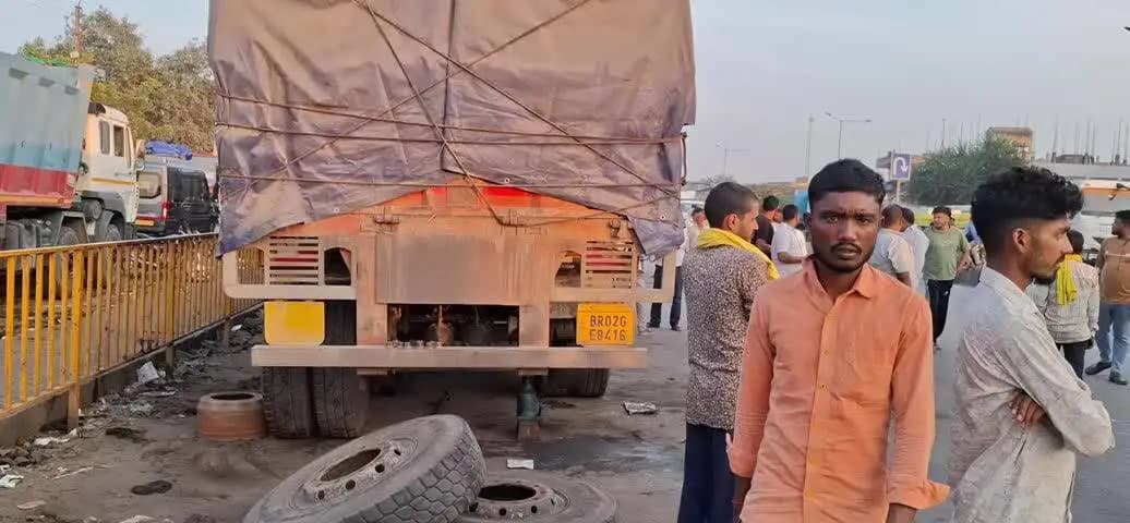 डोभी: डोभी के कुशा मोड़ पर स्कॉर्पियो की टक्कर से बाइक असंतुलित, ट्रक से कुचलकर दादी की मौत, पोता घायल