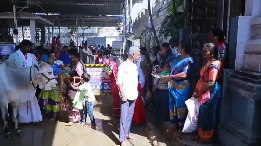 వేములవాడ: భీమన్న గుడిలో భక్తుల సందడి,కోడె మొక్కలు చెల్లించుకున్న భక్తజనం