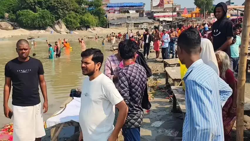 सुल्तानगंज: गंगा में लापता बादल का 24 घंटे बाद भी नहीं मिला सुराग, परिजन घाट पर टकटकी लगाए बैठे