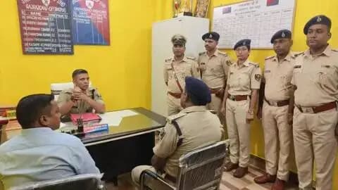 दिनांक 26 अक्टूबर 2026 की रात्रि को पुलिस अधीक्षक, भोजपुर द्वारा गजराजगंज ओ.पी. का निरीक्षण किया गया।