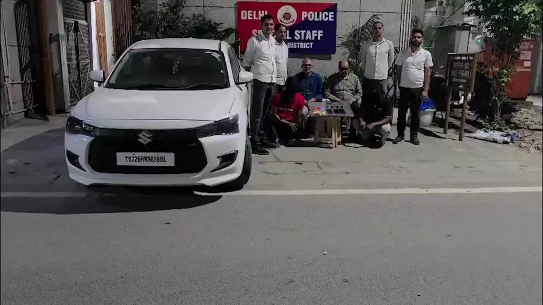 नजफगढ़: द्वारका जिले के विशेष दल ने एटीएम धोखाधड़ी के 2 आरोपियों को गिरफ्तार किया