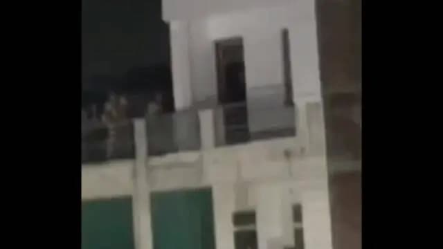 मुरैना नगर: मुरैना की नैनागढ़ रोड पर महिला चौथी मंजिल से कूदी, बच्चा चिल्लाता रहा 'मम्मी-मम्मी'; वीडियो वायरल, दिल्ली में हालत गंभीर