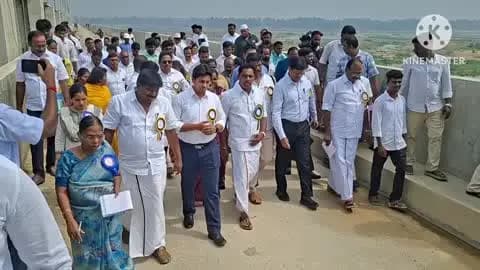 மண்மங்கலம்: நஞ்சை புகலூர் பகுதியில் கட்டப்பட்டு வரும் தடுப்பணை பணிகளை தமிழ்நாடு சட்டமன்ற பேரவை அரசு உறுதிமொழி குழுவினர் நேரில் ஆய்வு
